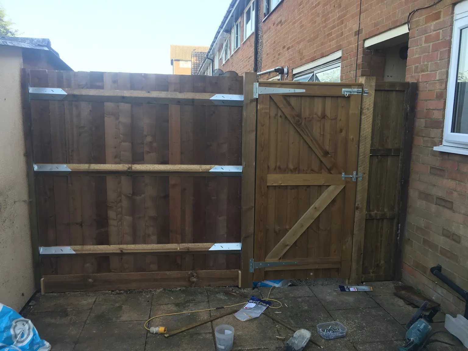 fencing-and-gate-contractor-in-watford-hertfordshire-1